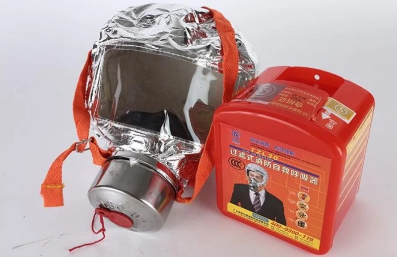消防员点火测试当场打脸！过滤式消防自救呼吸器被轻松烧穿